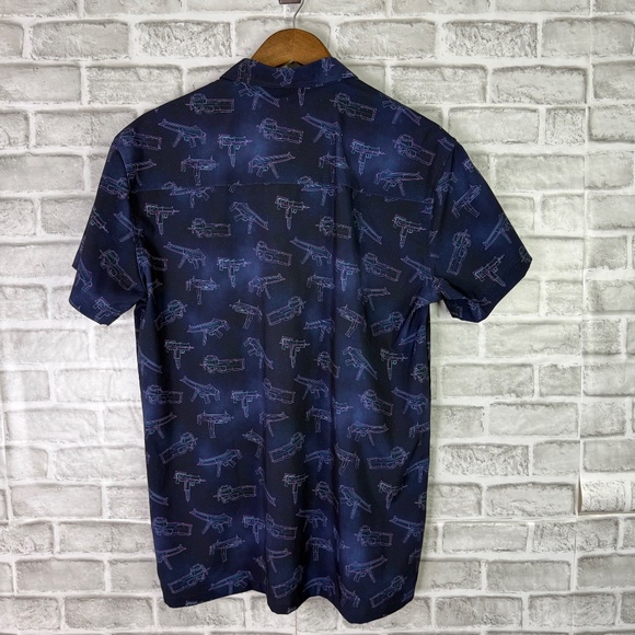 Retro Rifle Space Man Gun Fight Polyester Stretch Button Up Shirt Mens LARGE - Picture 3 of 7